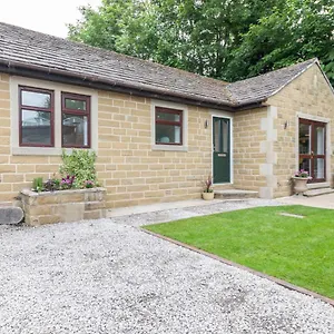 Large 2-bedroom Near Airedale Hospital, Keighley, Convenient Location With Parking , Steeton United Kingdom